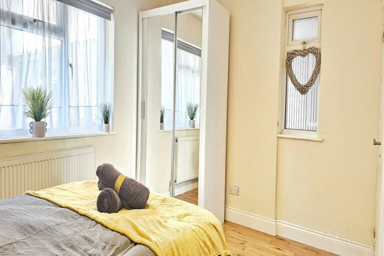 leytonstone_1000157432-01