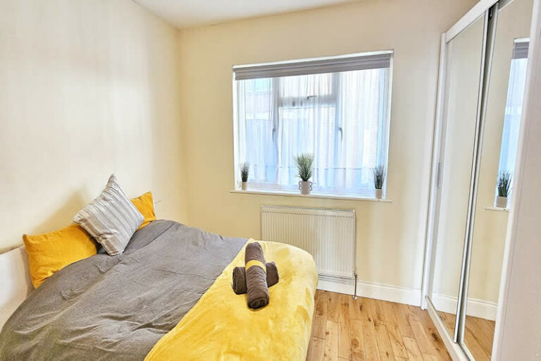 leytonstone_1000157433-01