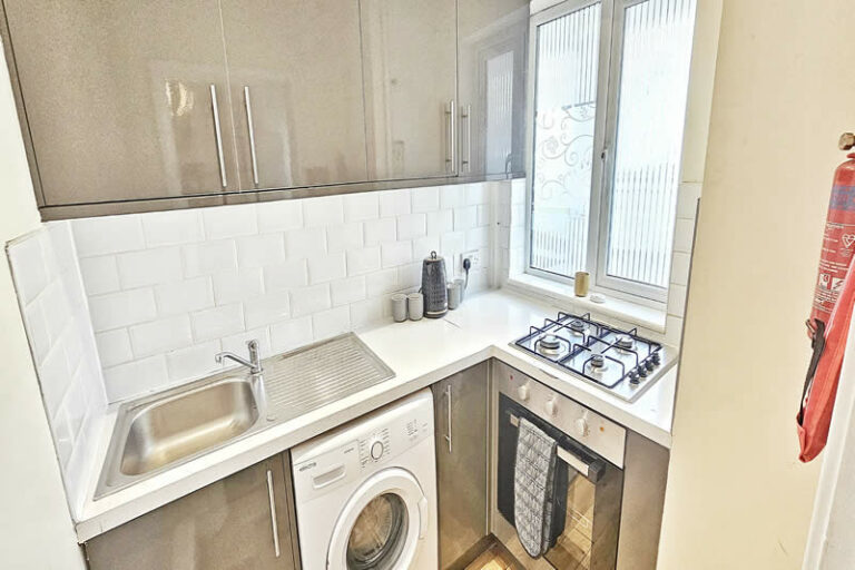 leytonstone_1000159421-01