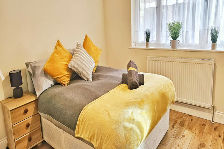 leytonstone_1000159422-01