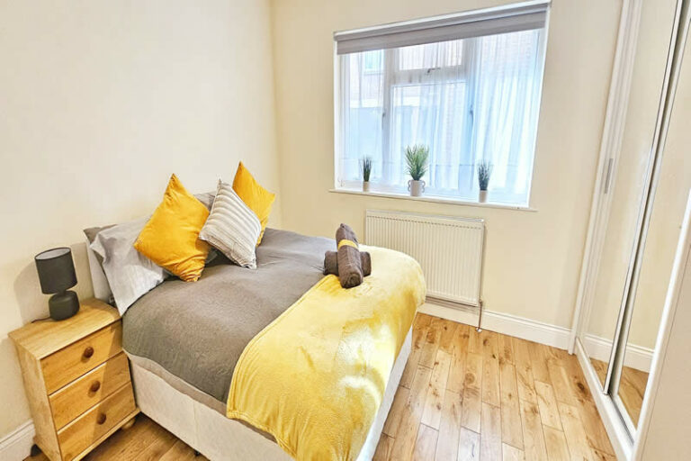 leytonstone_1000159425-01