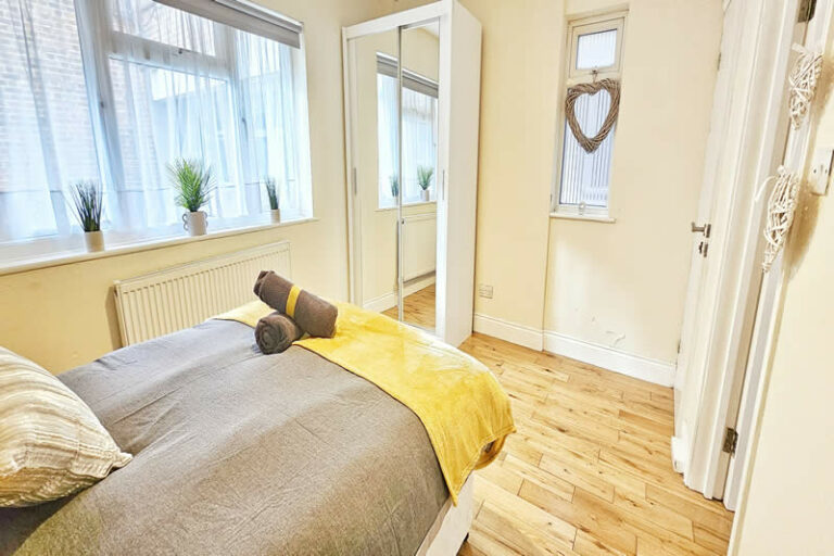 leytonstone_1000159426-01