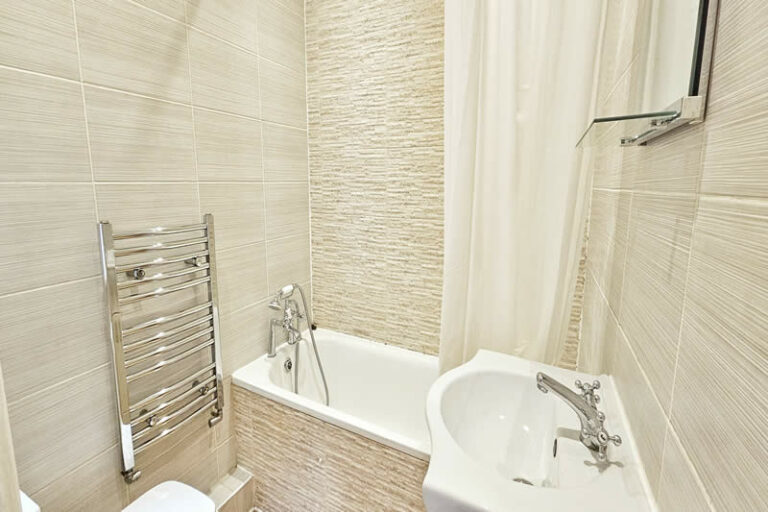 leytonstone_1000159428-01