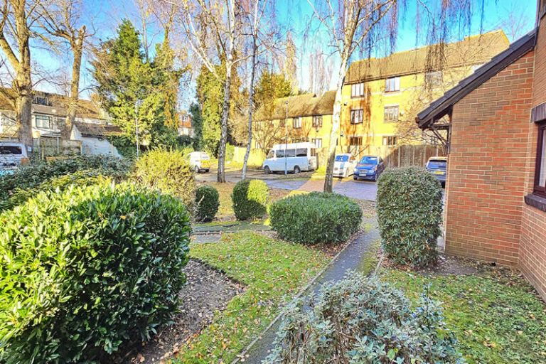 romford_1000169700-01