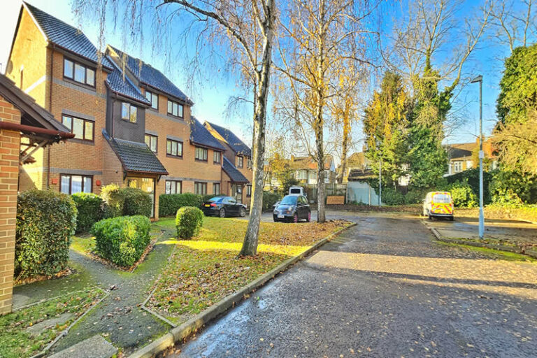 romford_1000169702-01