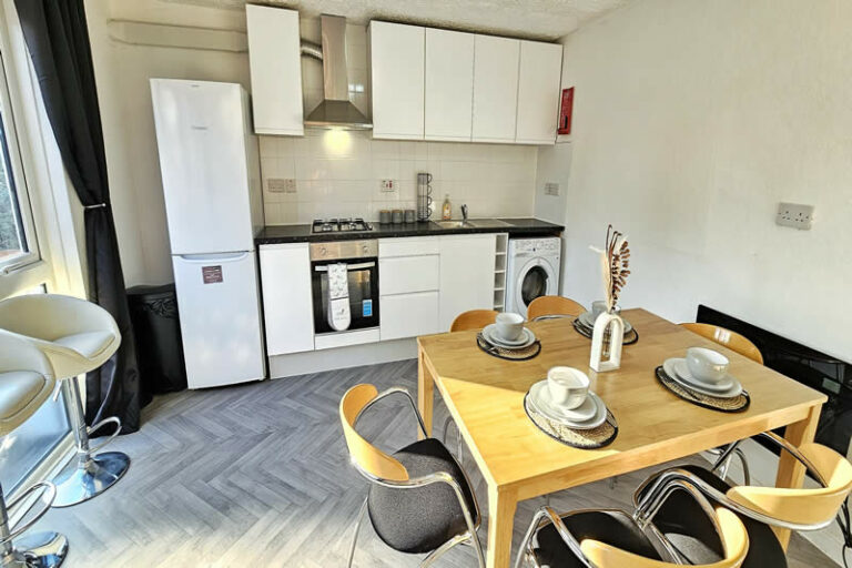 stratford_1000167279-01