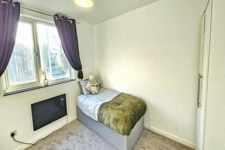 stratford_1000167295-01