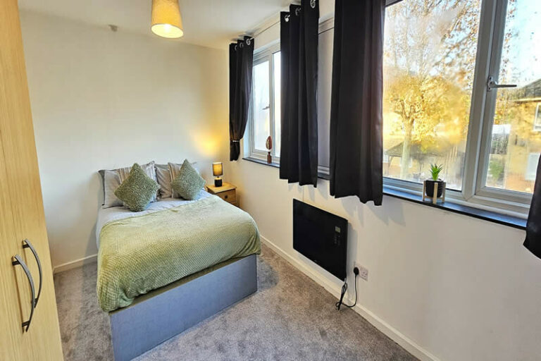 stratford_1000167325-01